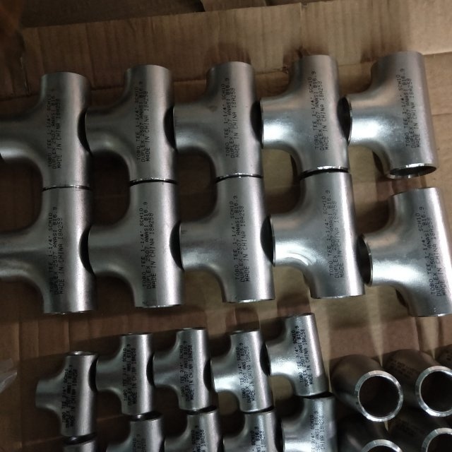 METAL Vervaardiger Nikkel 90/10 Pijpbevestigingen UNS C70600 UNS C71500 Koper gelijk kruis 4